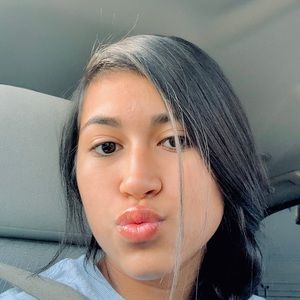 Meet your Posher, Desiree